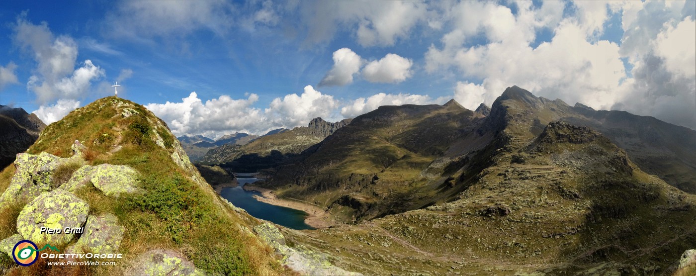 01 Laghi Gemelli tra Cima di Mezzeno a sx e Pizzo Camilla a dx.jpg